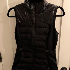 Lululemon Down for it All shine vest, size 6